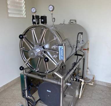 FULLY AUTOMATIC AUTO CLAVE MACHINE